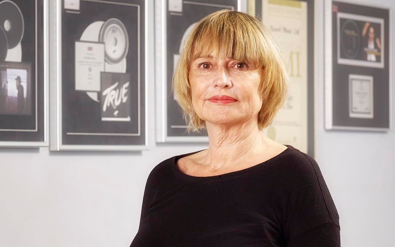 4.-ANNETTE-BARRETT-portrait_1610