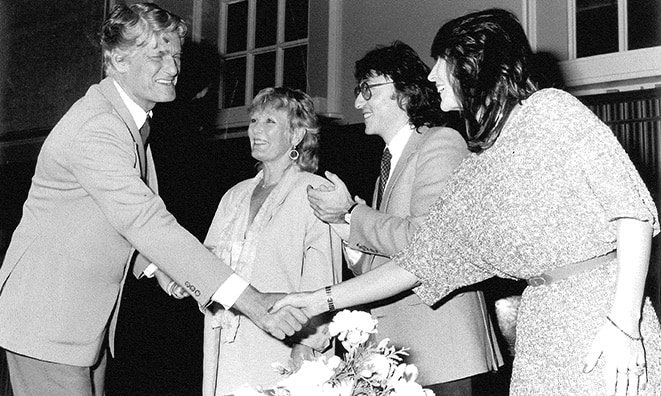Pete-Murray-receives-his-Gold-Badge-Awards-in-1984_661px